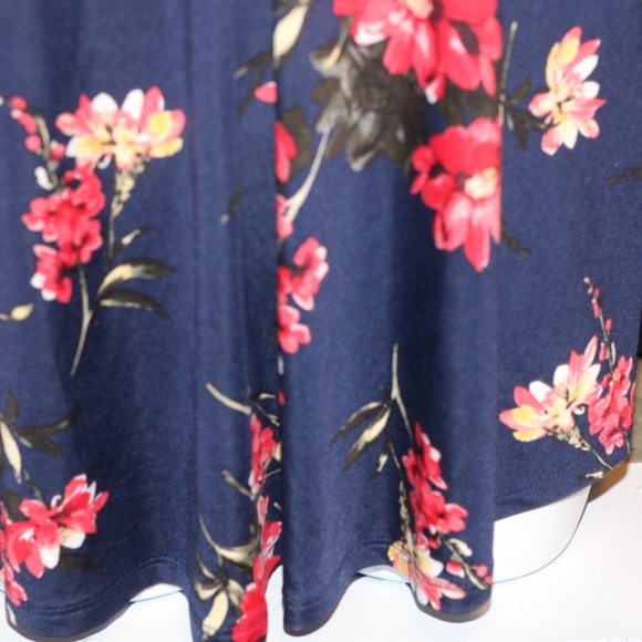 Lady's Paper moon large flowery tank top - Picture 3 of 9